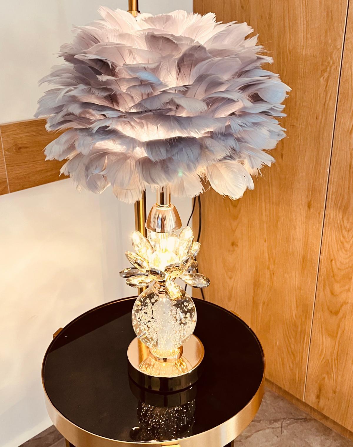 تيبل لامب الريش