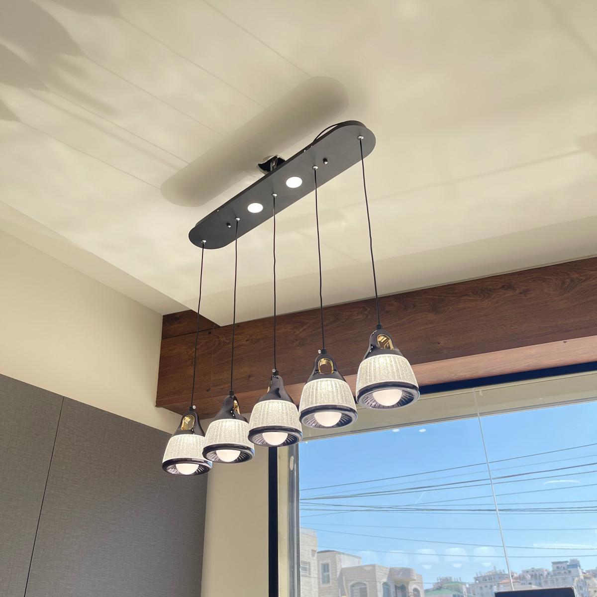 ثريا بار أبيض