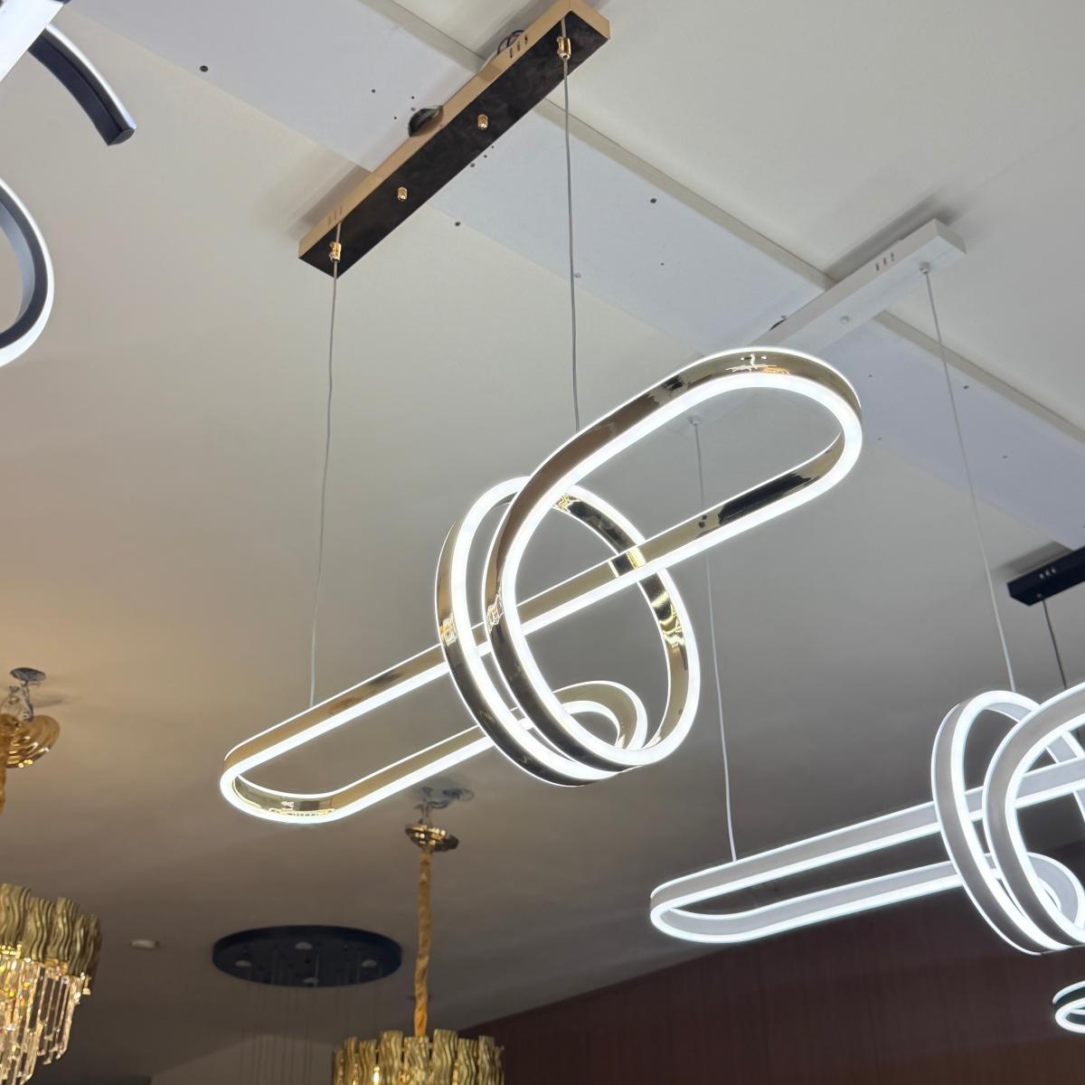 ثريا بار ذهبي