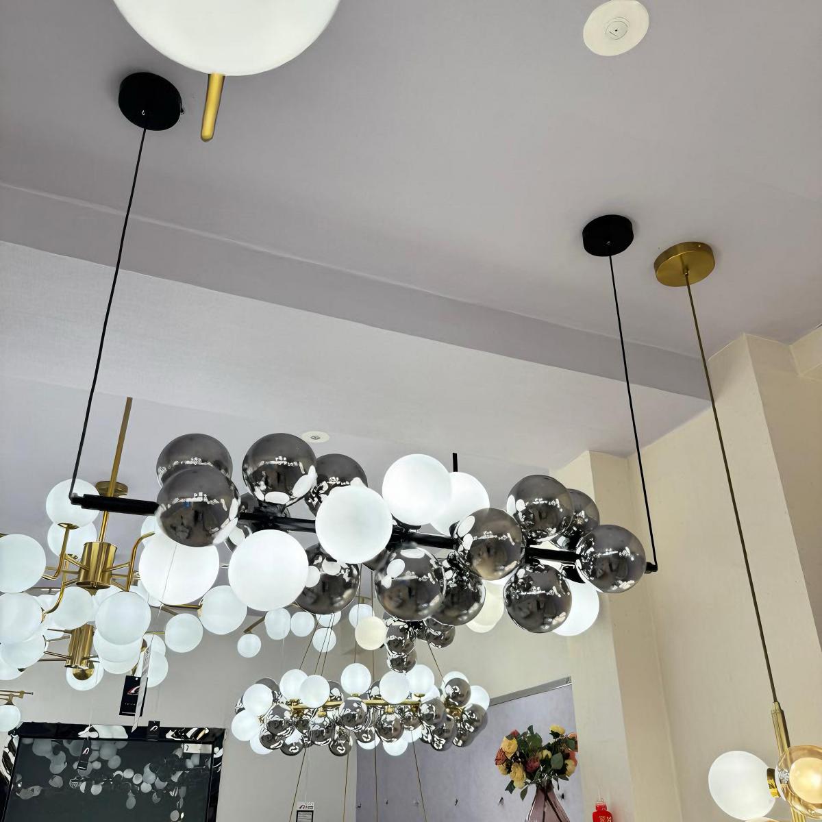 ثريا بار مودرن كرات ابيضّ واسود