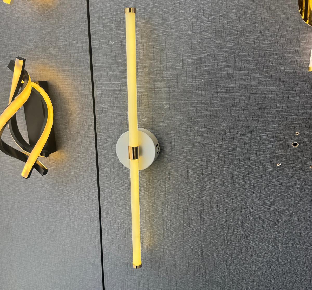 ثريا جدارية ذهبي