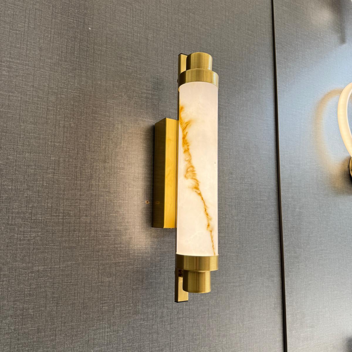 ثريا جدارية لون ذهبي