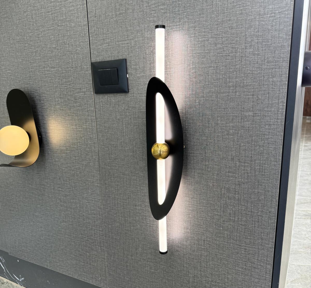 ثريا جدارية ليد اسود