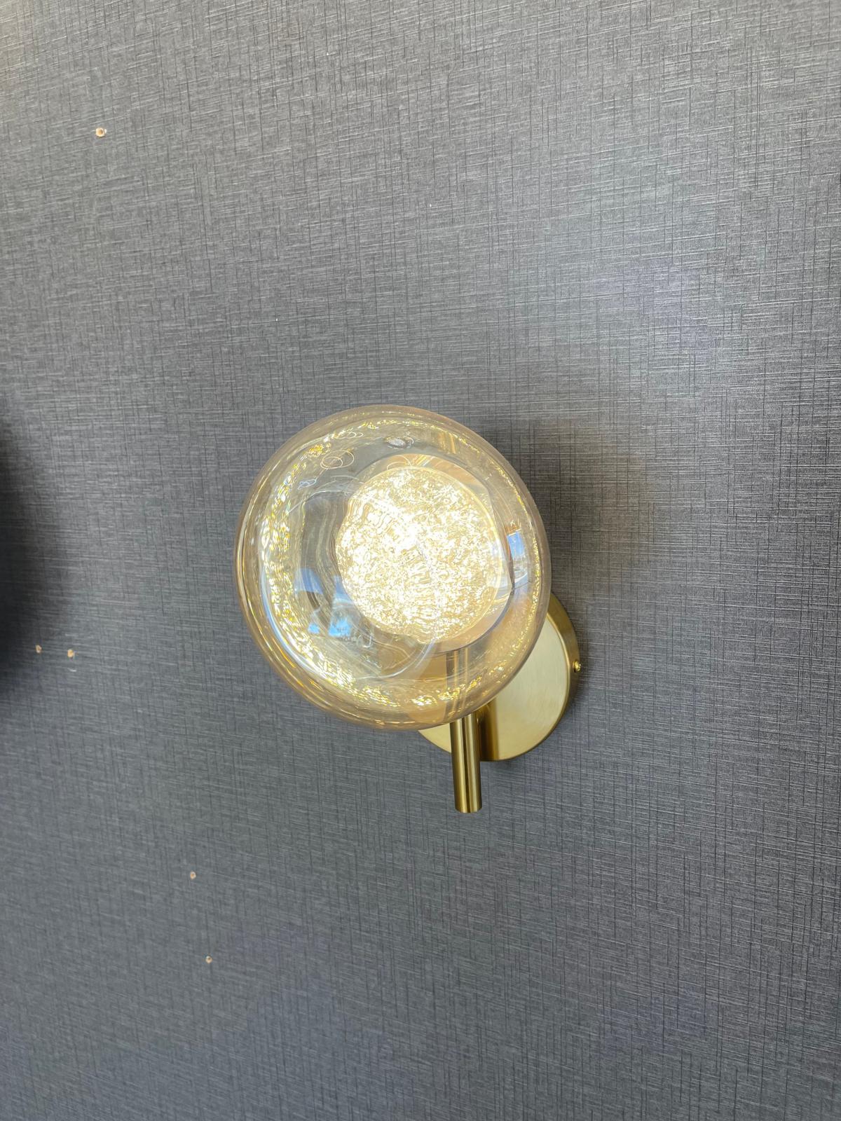 ثريا جدارية ليد ذهبي