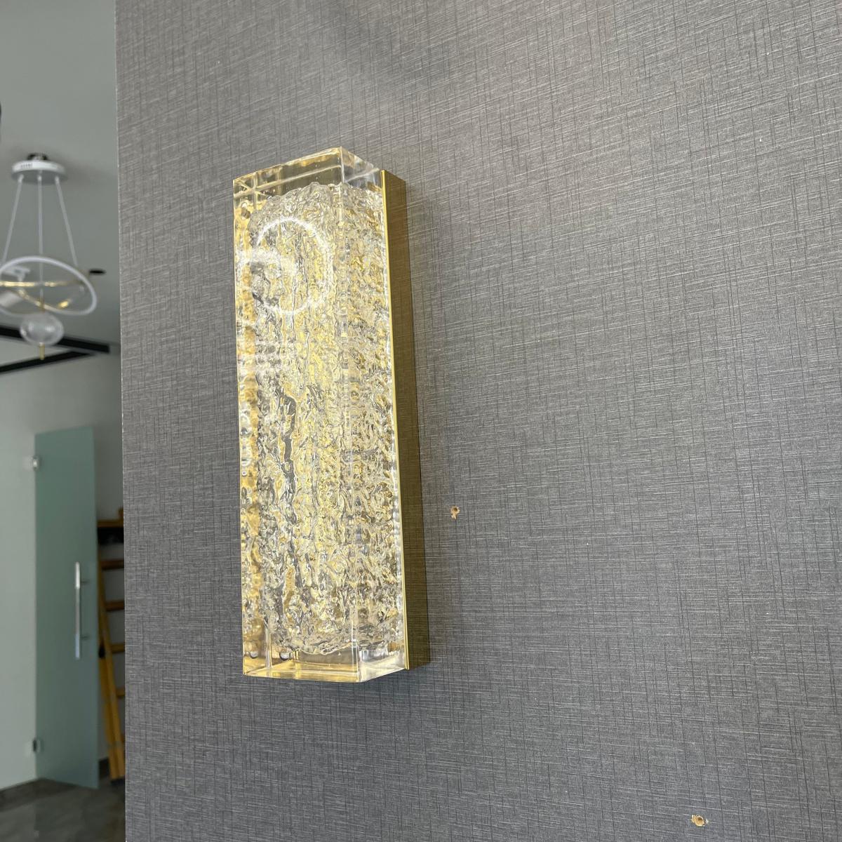 ثريا جدارية ليد ذهبي