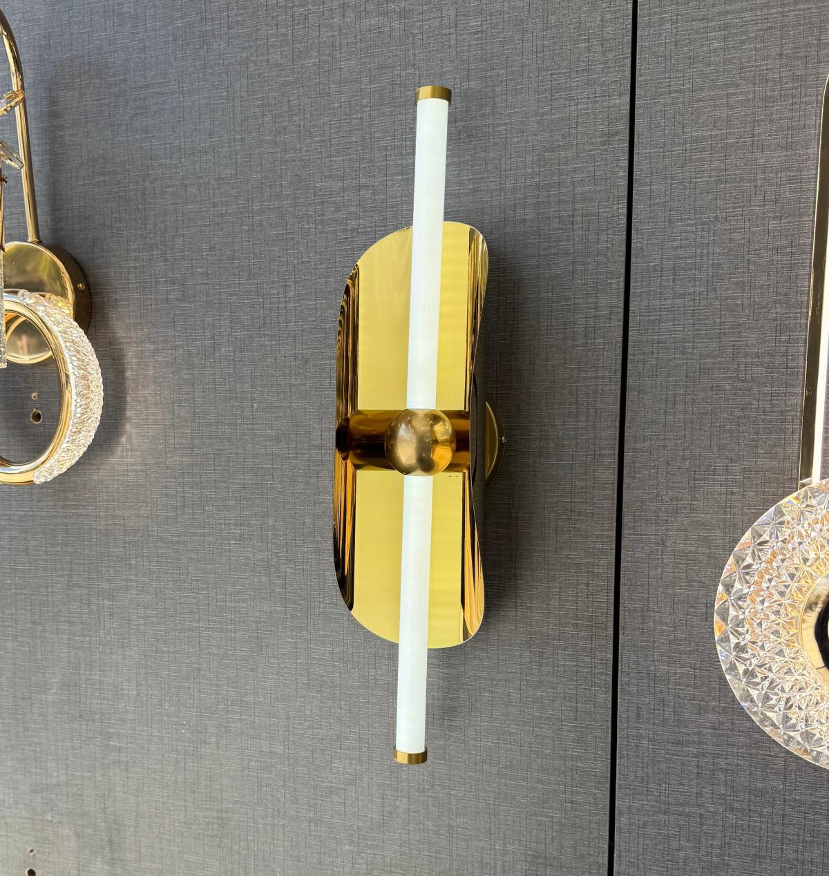 ثريا جدارية ليد ذهبي