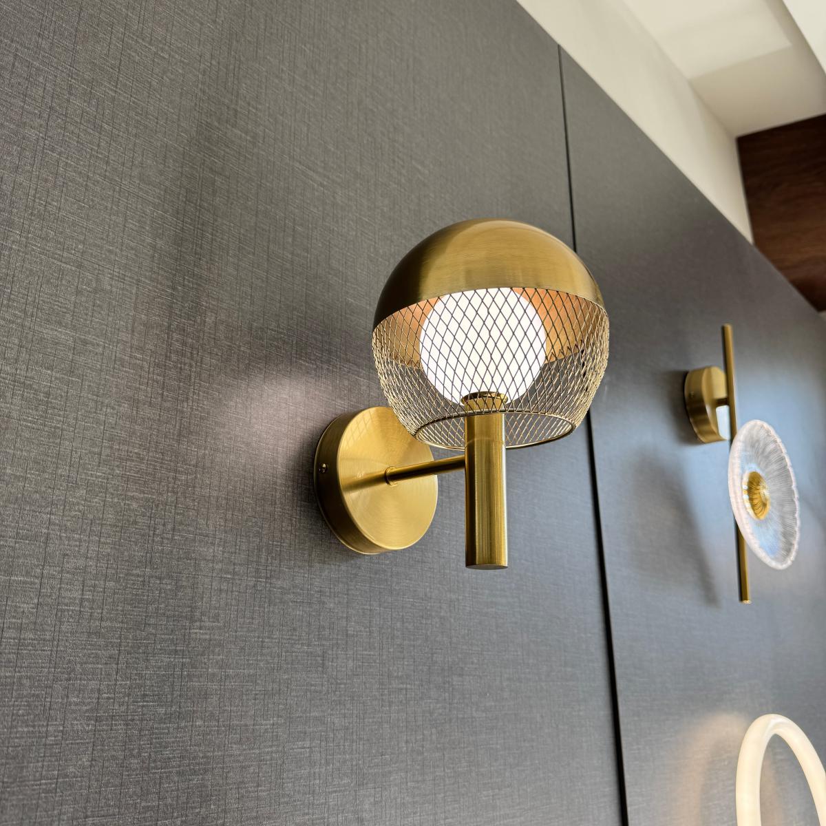 ثريا جداريه لون ذهبي