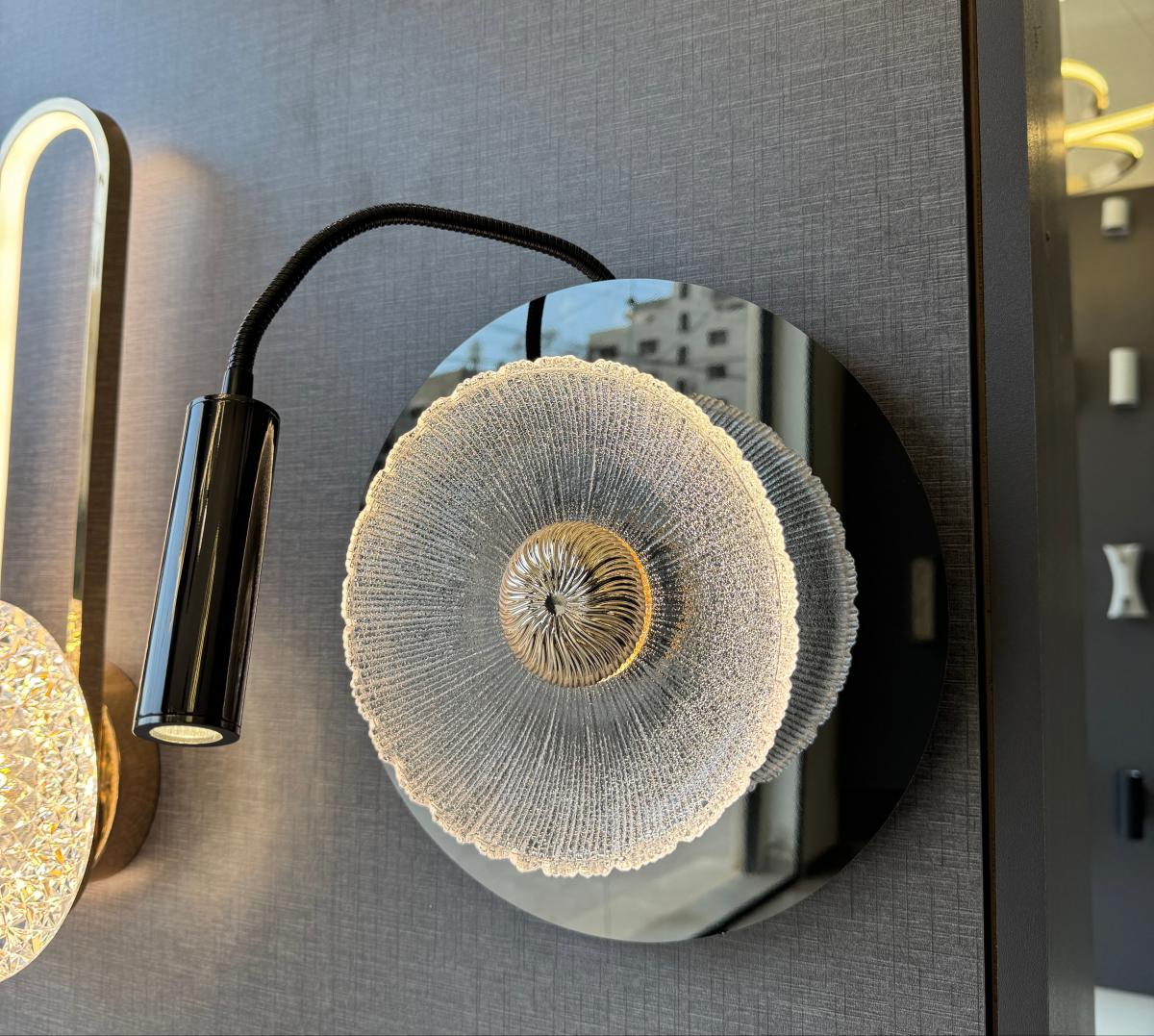 ثريا جداريه ليد اسود