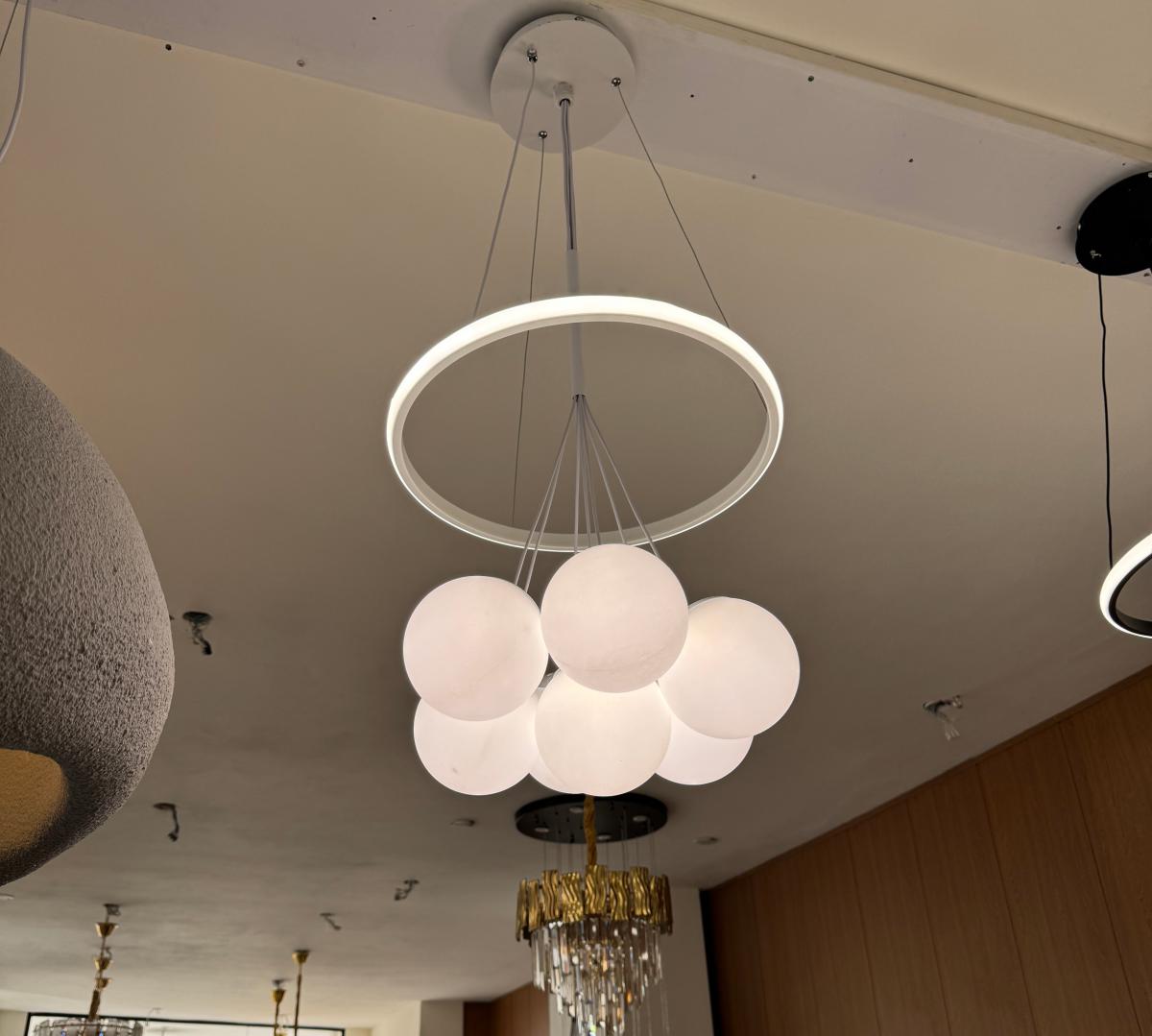 ثريا طابات ابيض ليد