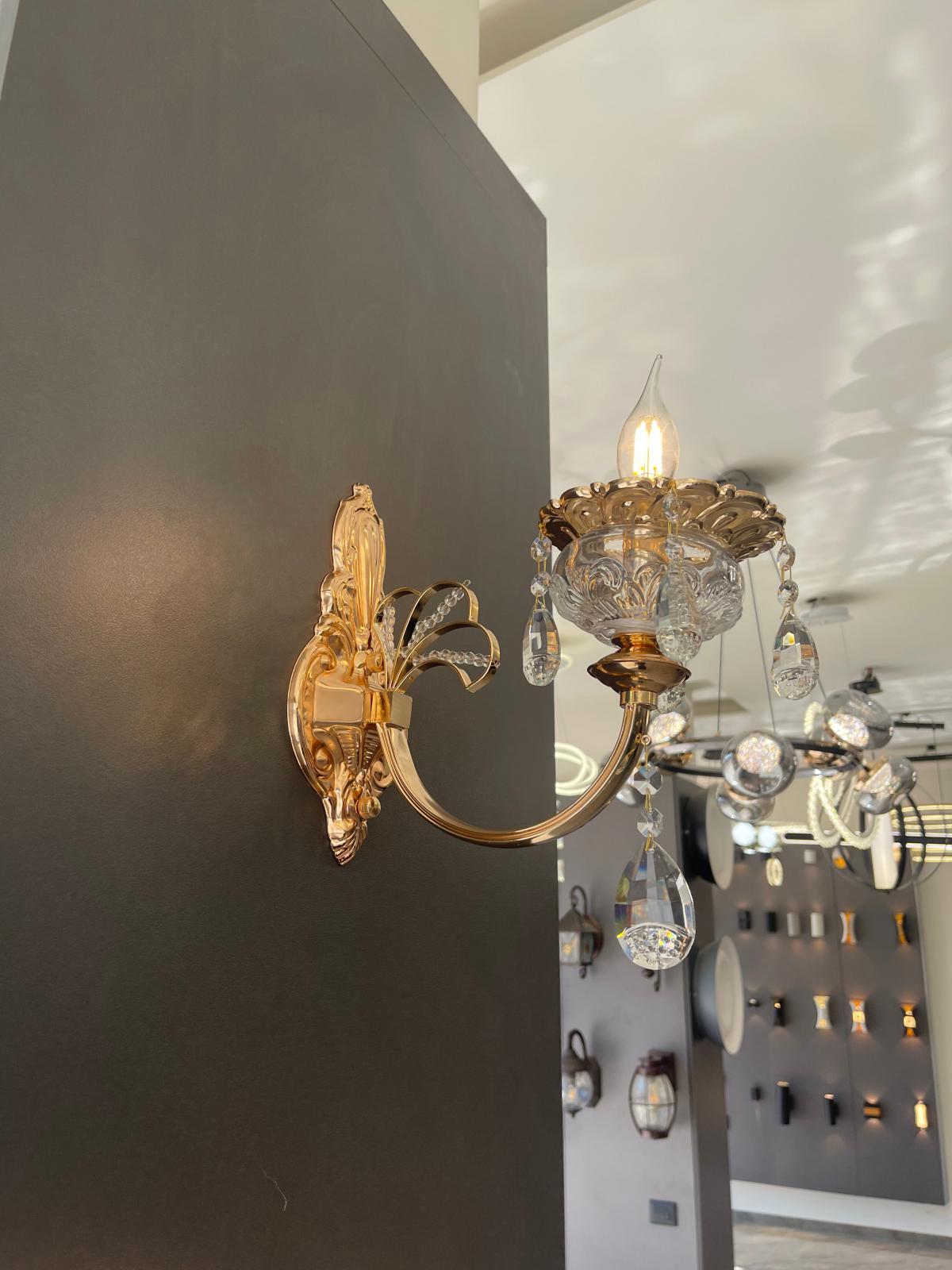 ثرية جنب كريستال