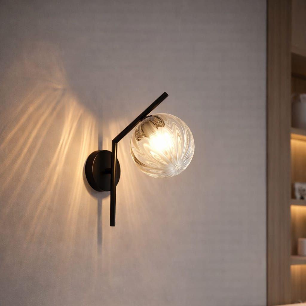 جدارية باللون الأسود