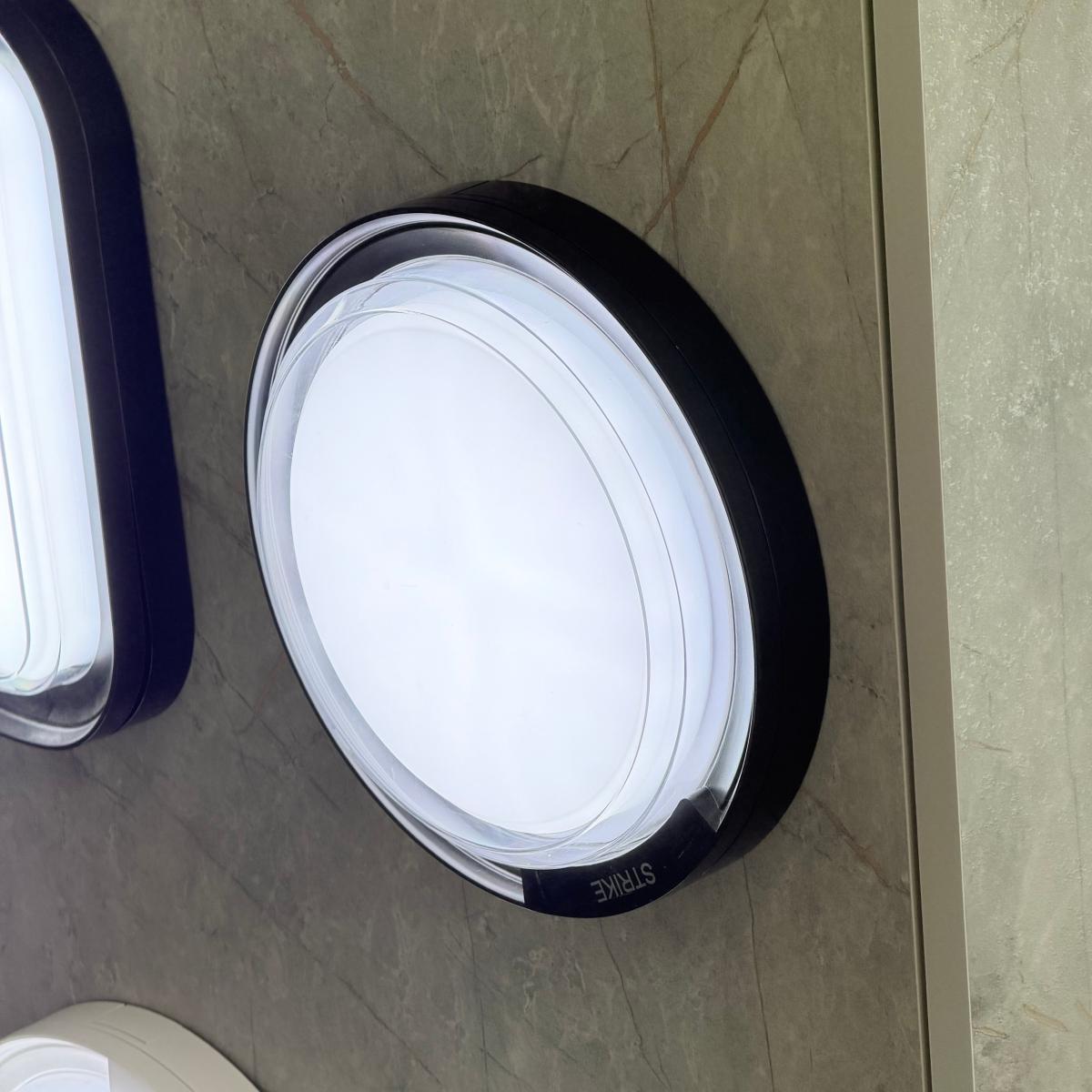 جلوب مطري(ضد المي) باطار اسود قد 20 سم