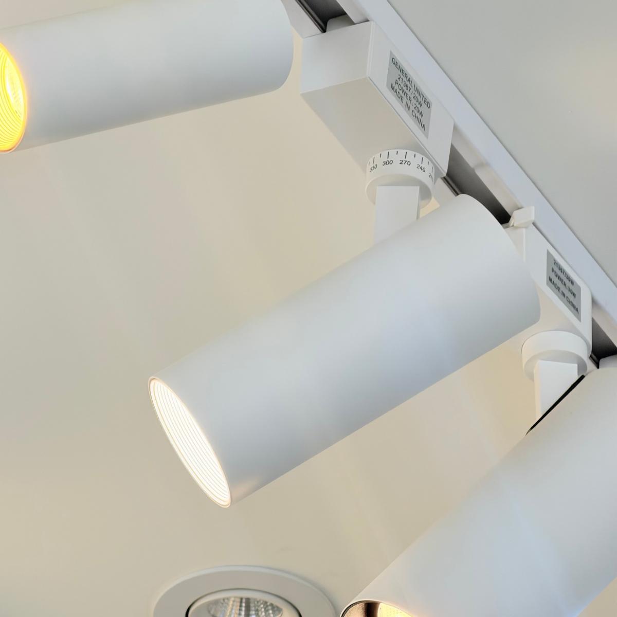 كشاف تراك ابيض 30واط CCT