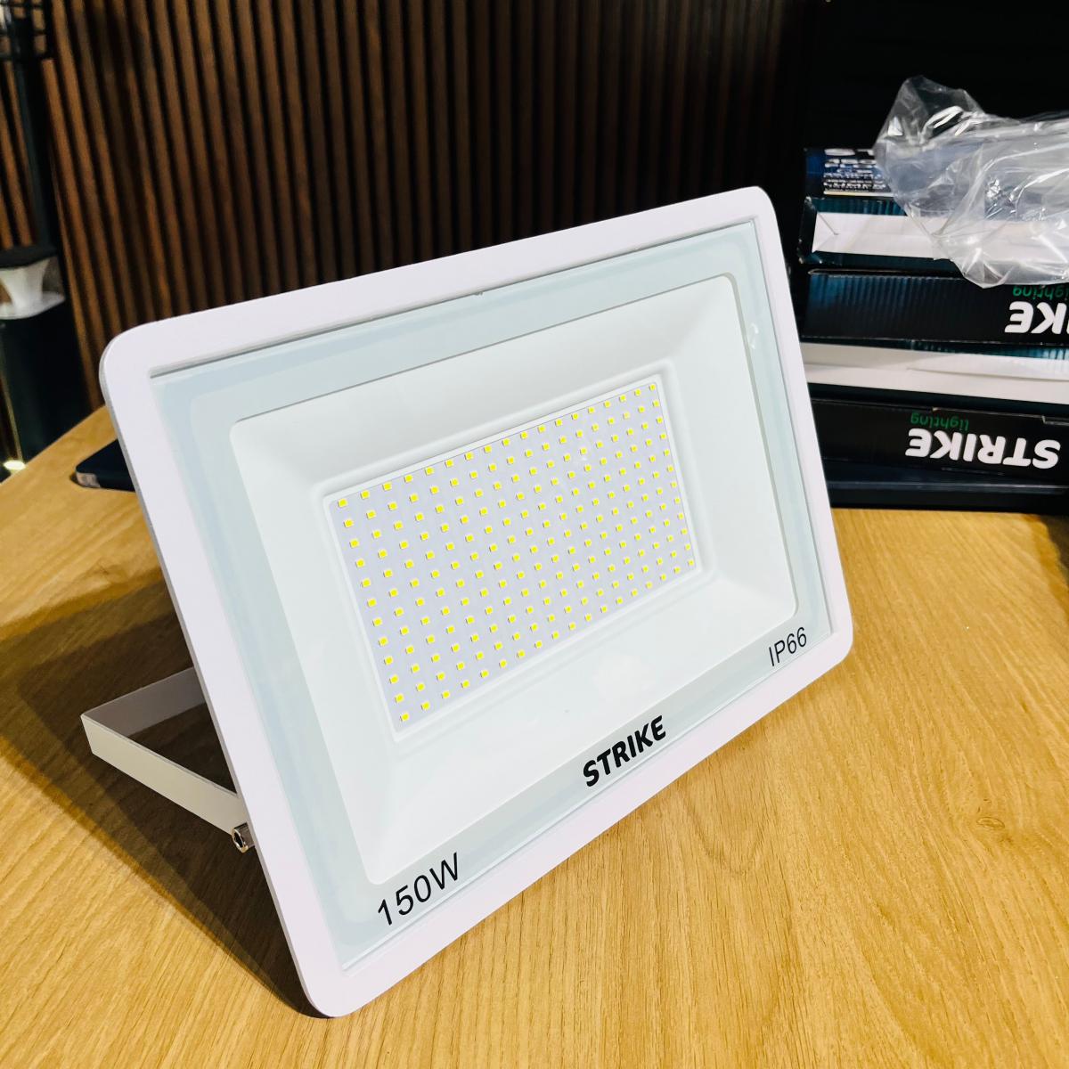 كشاف كهربا ابيض 150 واط