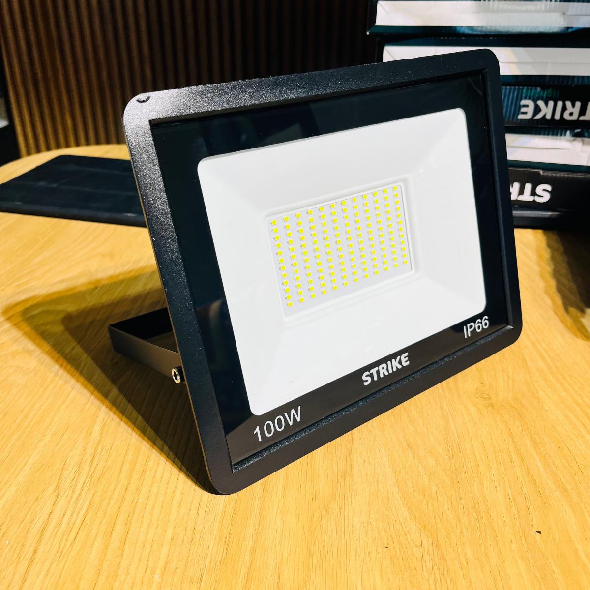 كشاف كهربا اسود 100واط