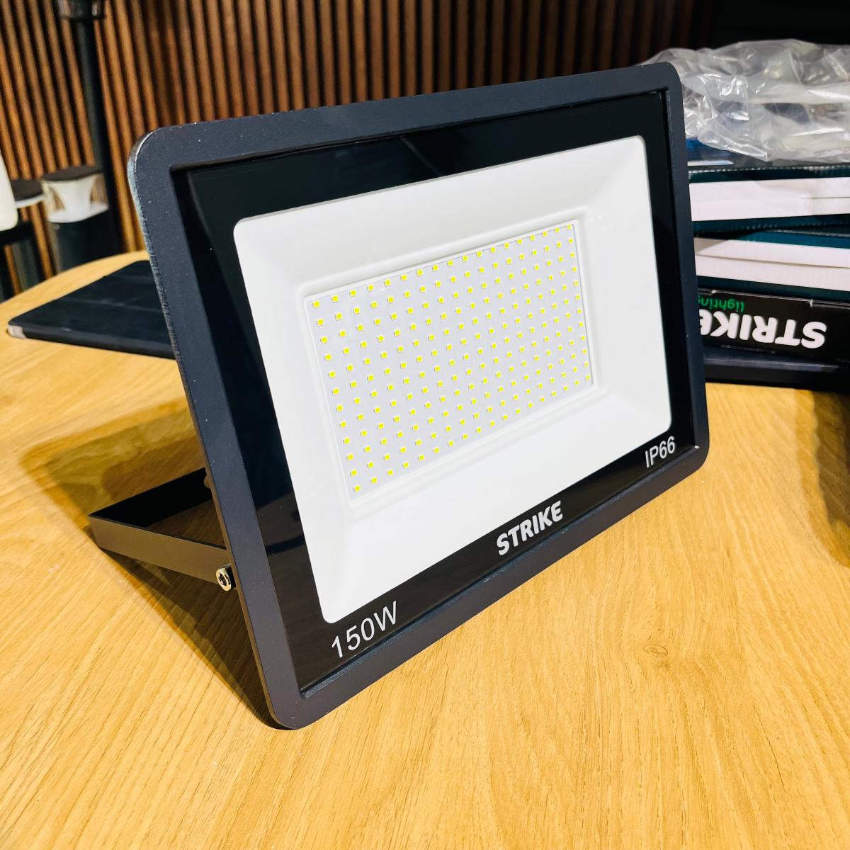 كشاف كهربا اسود 150 واط