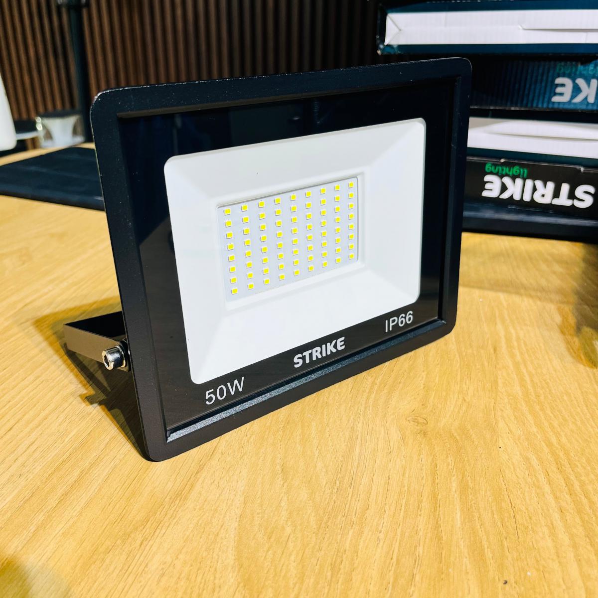 كشاف كهربا اسود 50 واط