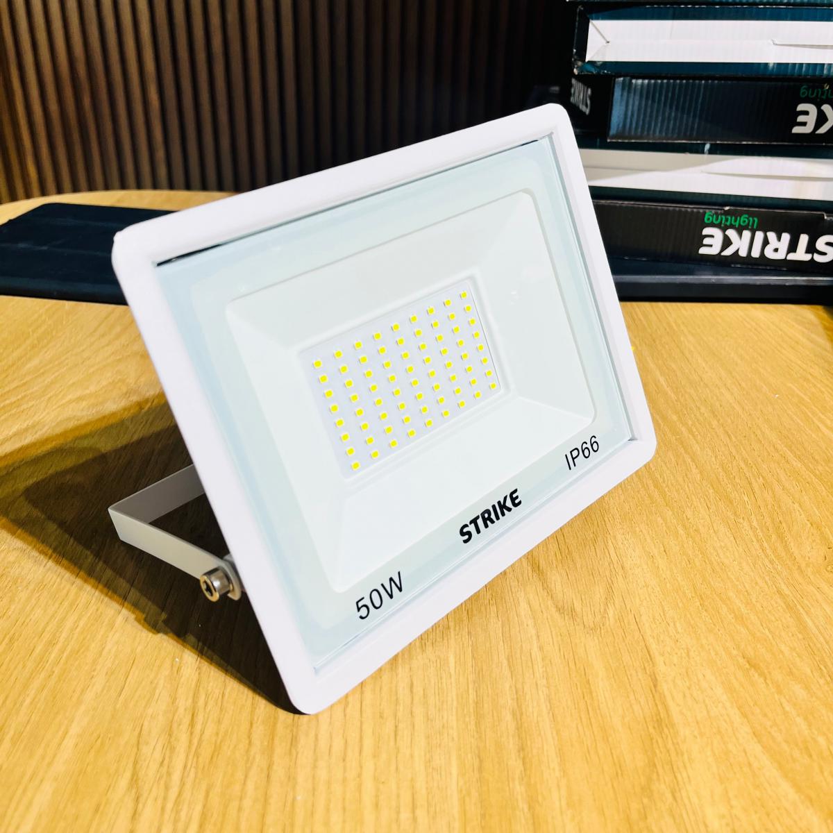 كشاف كهربا اسود 50 واط